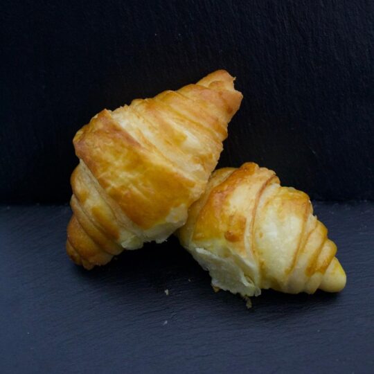 Puter kroasani (prazni, kulen-gouda ili šunka-sir)